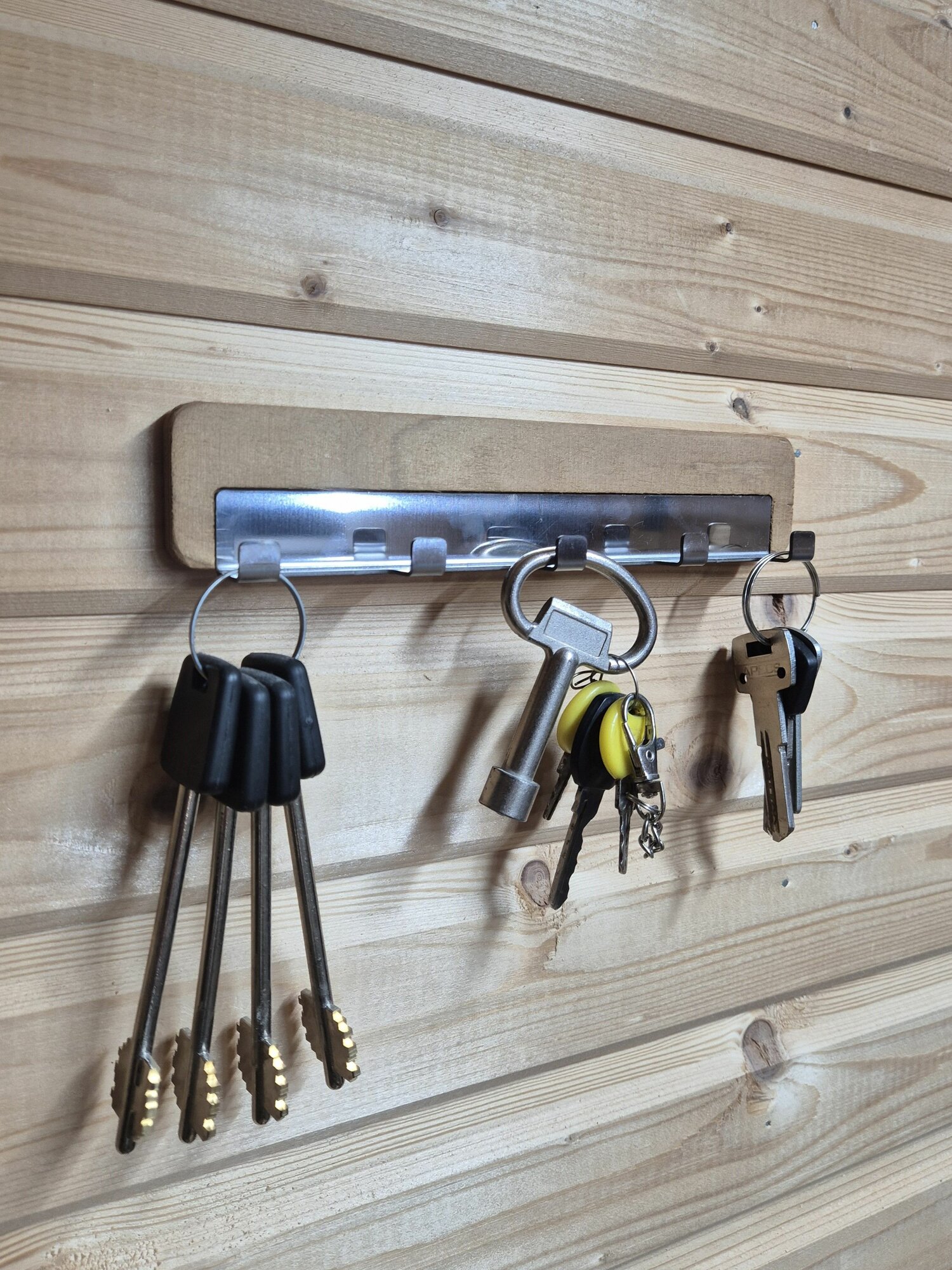 Ключница настенная деревянная без сверления м232