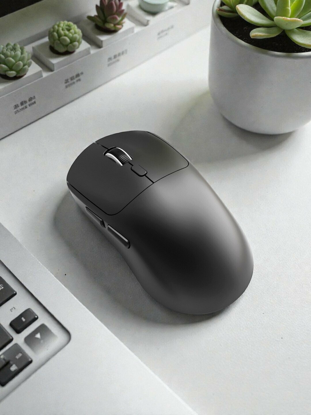 Беспроводная мышка M348. Подходит для работы или же для игр.