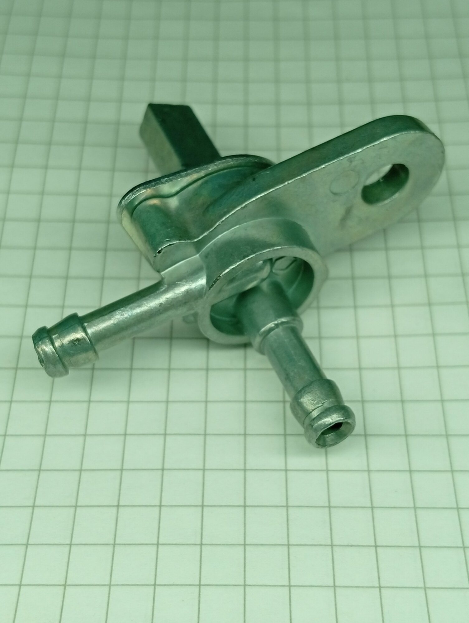 Кран топливный для снегоотбрасывателя CHAMPION ST(T)761E,861E,1171E / 170980081-0001