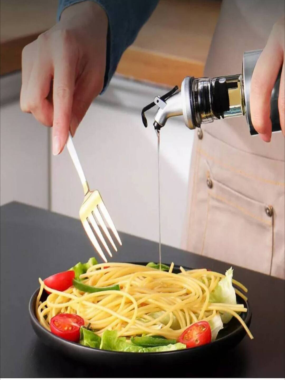 Бутылка для масла и уксуса с дозатором, удобная для удержания, с закрывающимся носиком. — фото 1