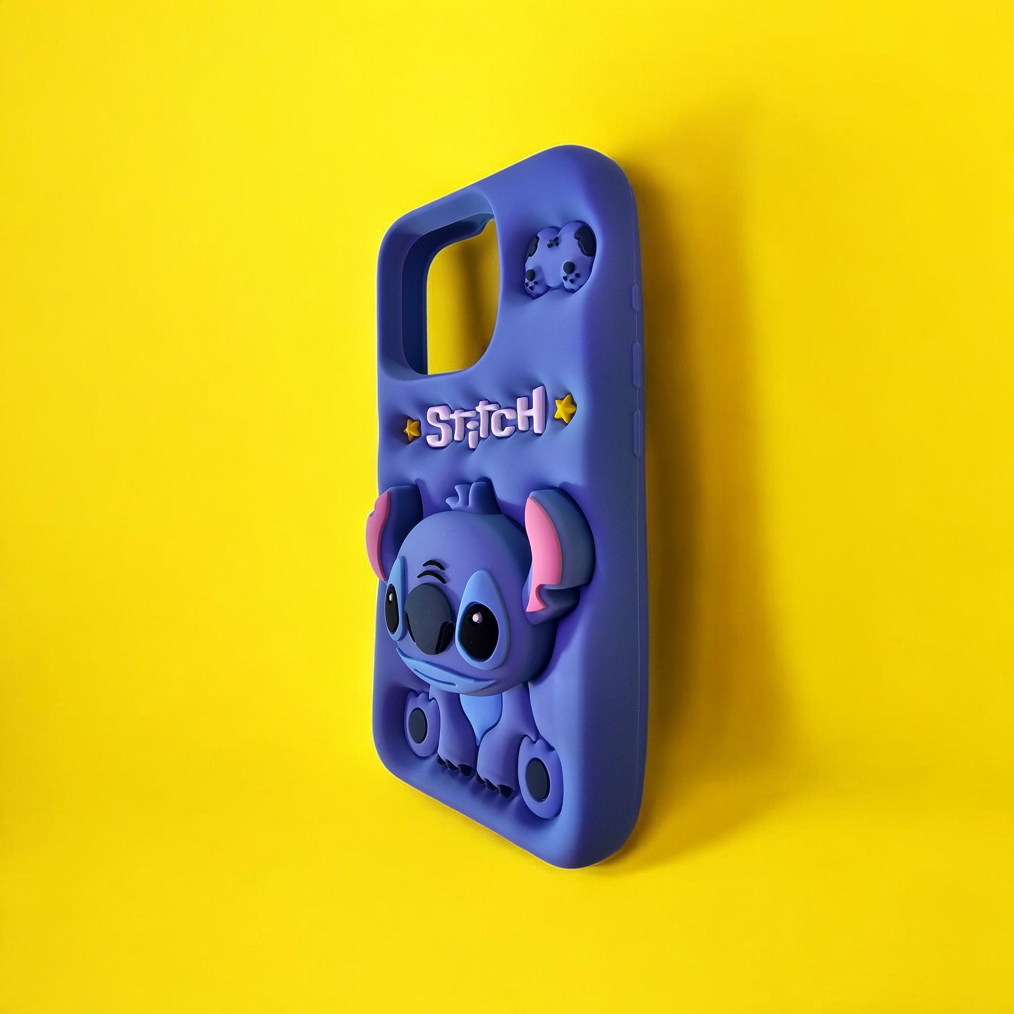 Чехол на iPhone 16 Pro "Soft Touch", силикон, мультяшный, ударопрочный, синий стич — фото 1