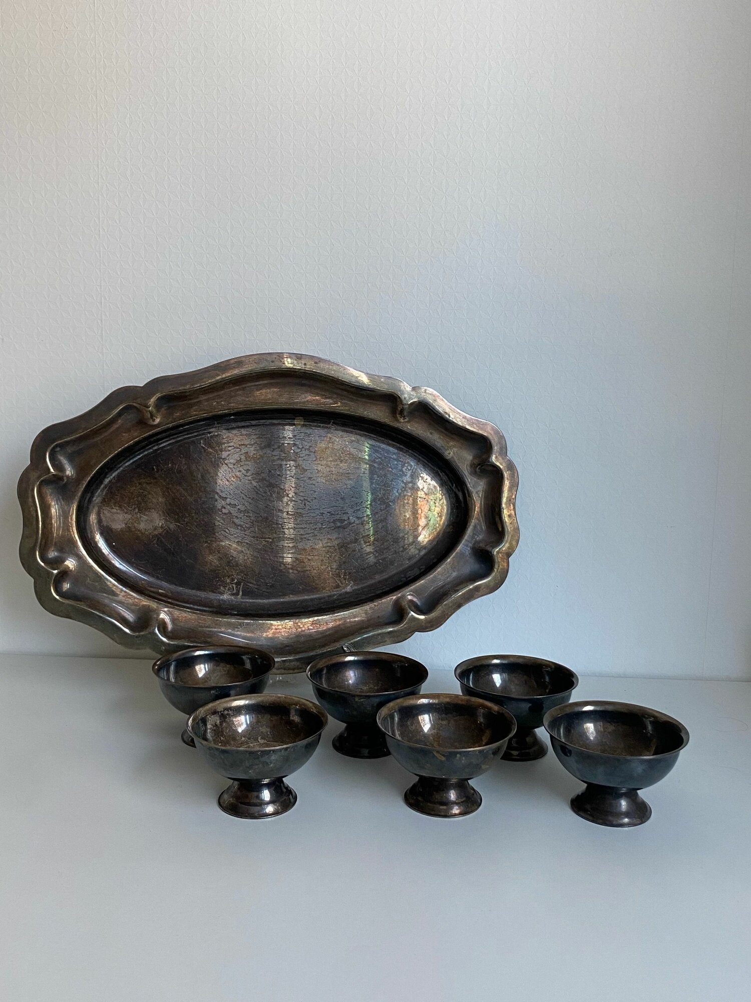 Набор креманок на подносе. 6 пиал и поднос. Алжир B.C.R. Серебрение, патина.