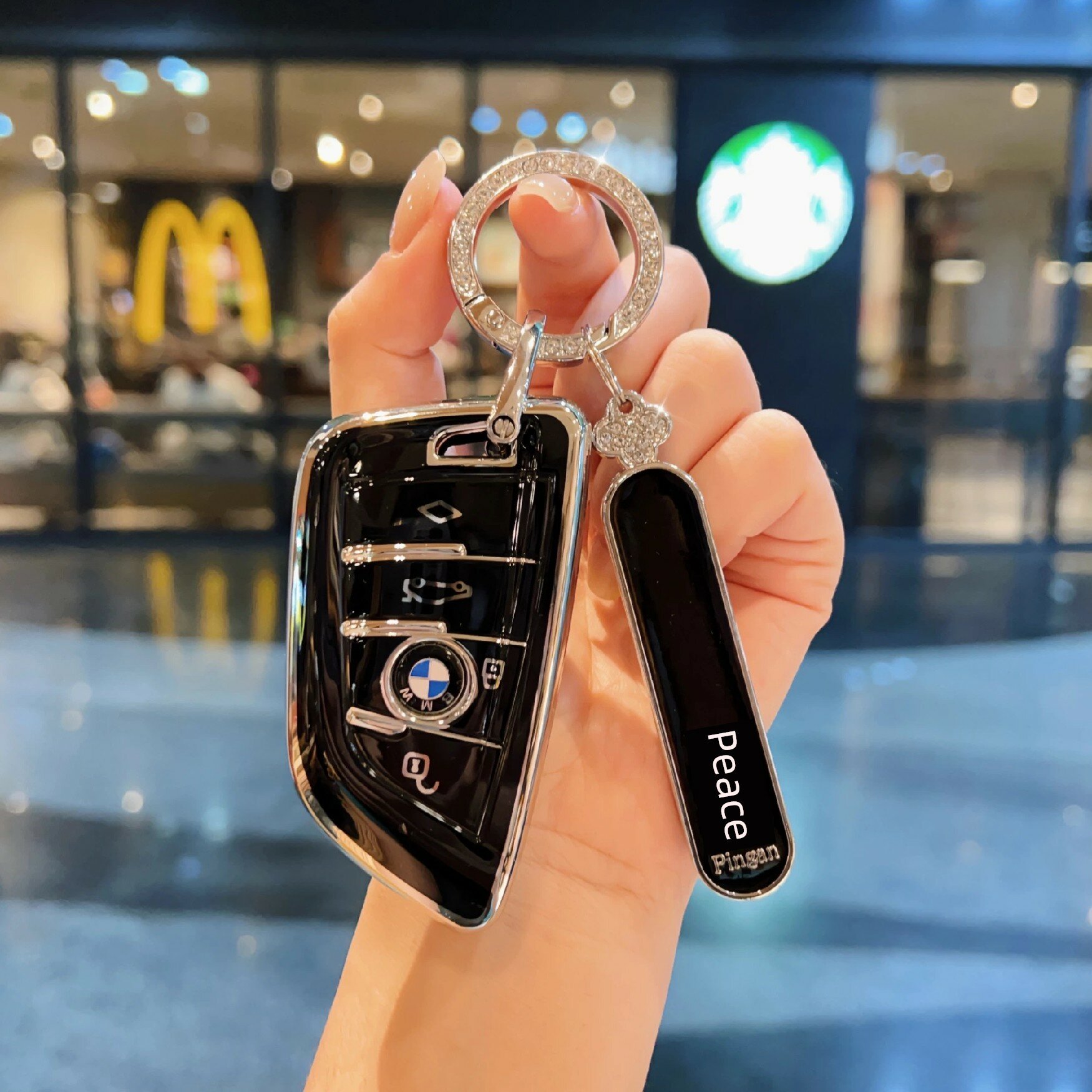 Чехол для ключа BMW для моделей 3/5/7 Series X3/X5/X1/X2/X4/X6 в динамическом черном цвете с номерным тегом и стразами