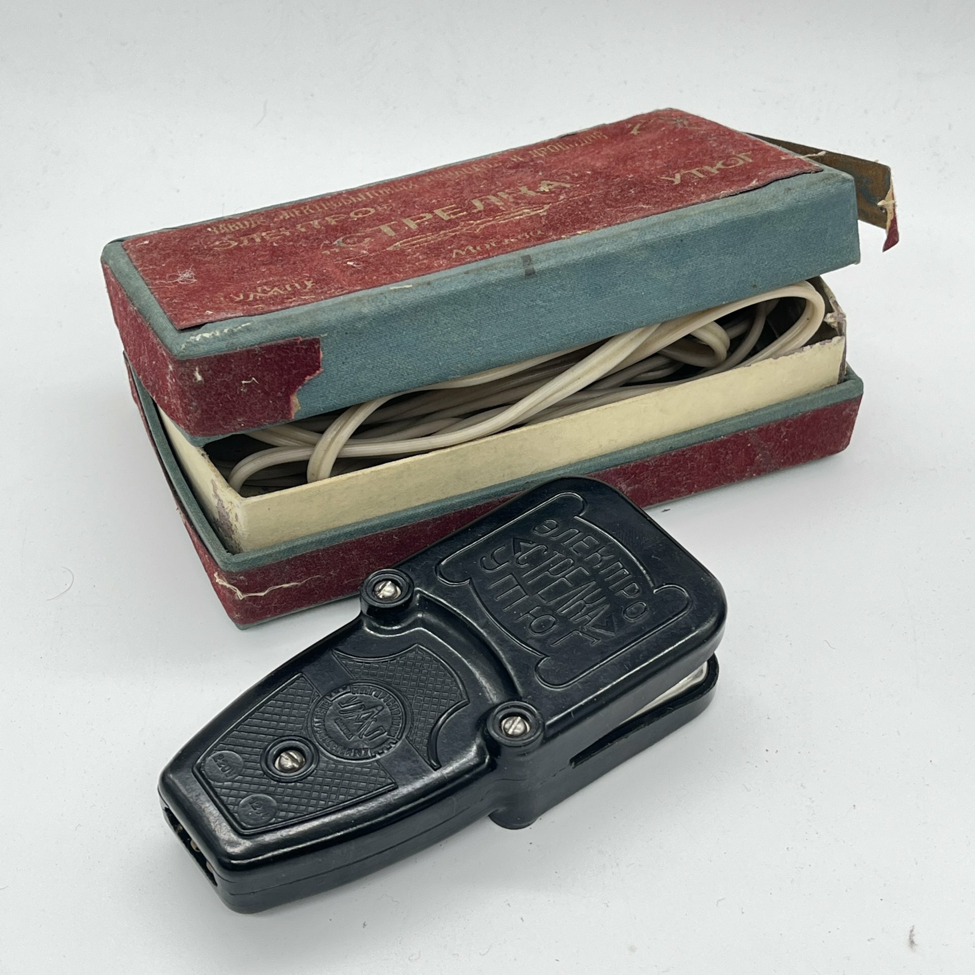 Утюг Электро-"Стрелка" для разглаживания стрелок на брюках в оригинальной коробке