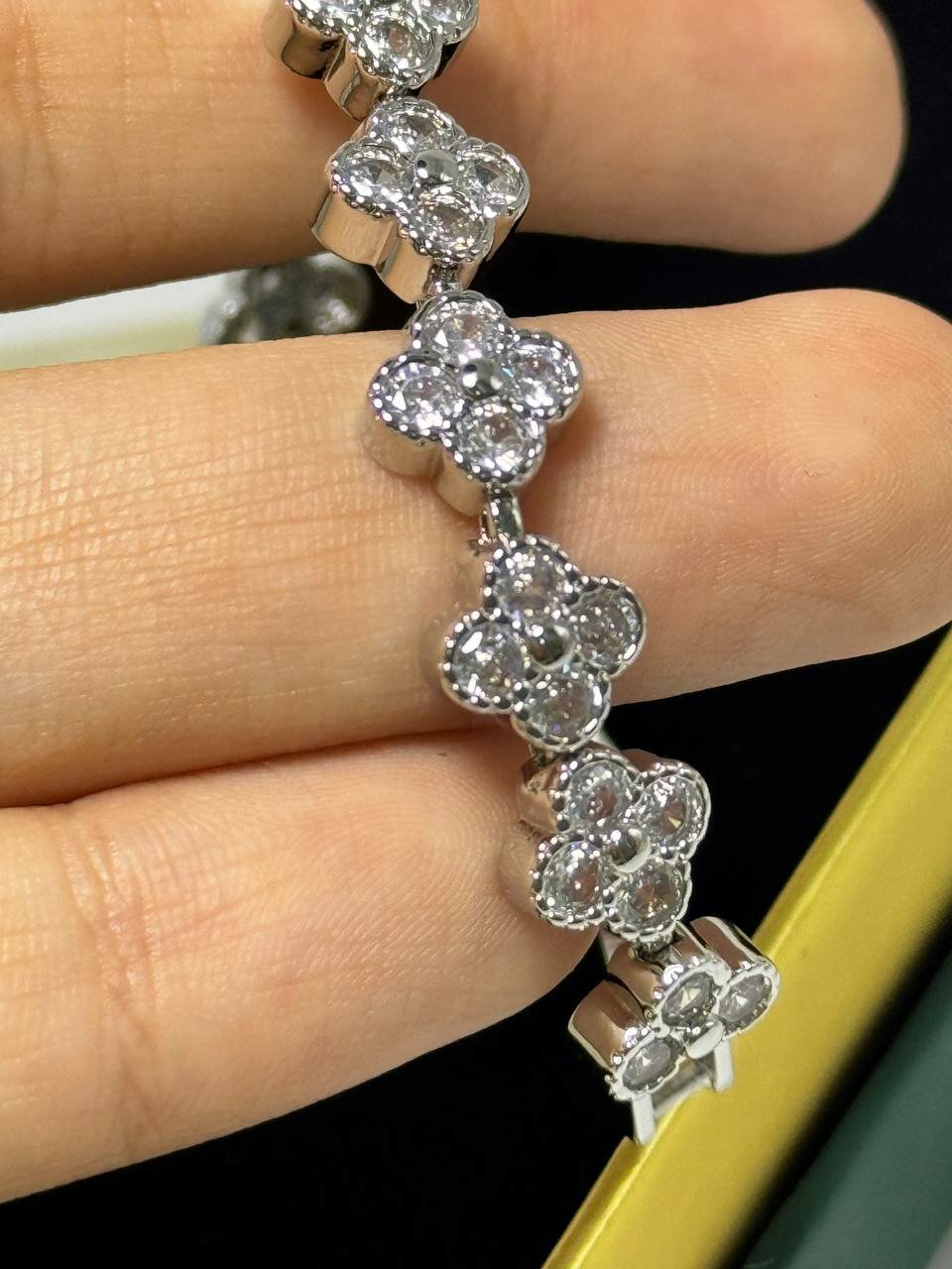 Браслет-бэнгл, фианит