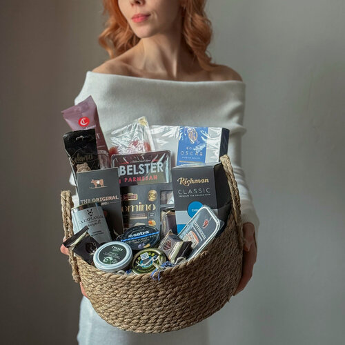 Изображение товара Подарочная продуктовая корзина с черной икрой, вкусный подарок. Veresk 737