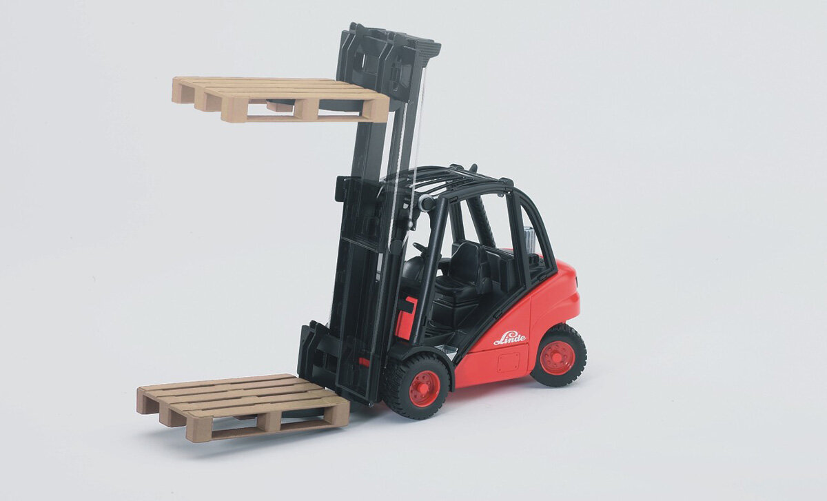 Погрузчик Bruder Linde H30D вилочный, с паллетами 02-511 — фото 1
