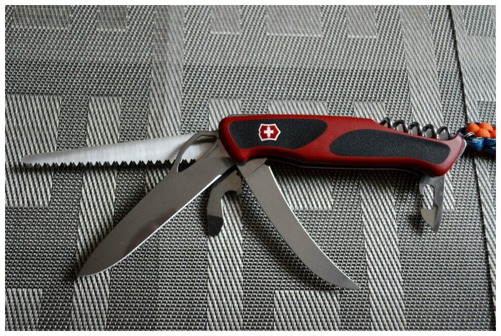 Нож перочинный Victorinox RangerGrip 57 Hunter (0.9583.MC) 130мм 13функций красный/черный карт.короб - фото №11