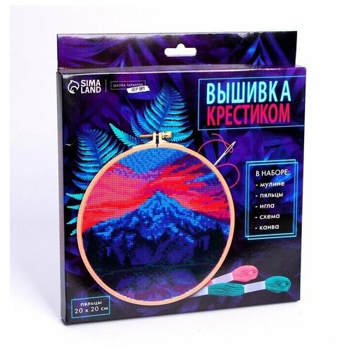 Вышивка на пяльцах Горы 20х20 см 636₽