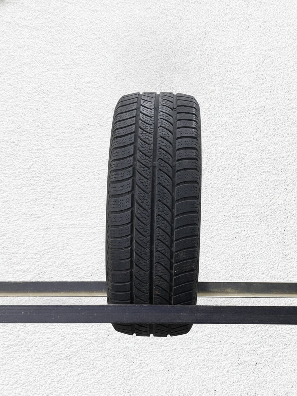 Зимние шины нешипованные Continental VancoWinter 2 225/55 R17 5% износ TSB046260
