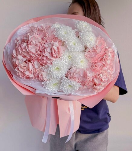 Изображение товара Сборный букет из гортензий и кустовых хризантем, премиум букет