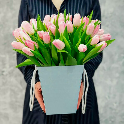 Изображение товара Монобукет "Талисман Флора", тюльпаны, розовые, 45 шт, с аквабоксом, в коробке