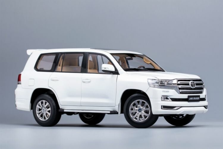 KengFai Qi Hui 1:18 Toyota Land Cruiser LC200 Цельнометаллическая модель автомобиля, отлитая под давлением