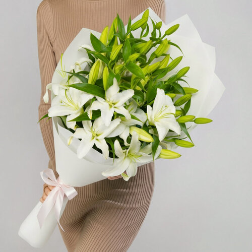 Изображение товара Букет Мегацвет24, "Восточные Лилии", 5 цветов, дизайнерская упаковка