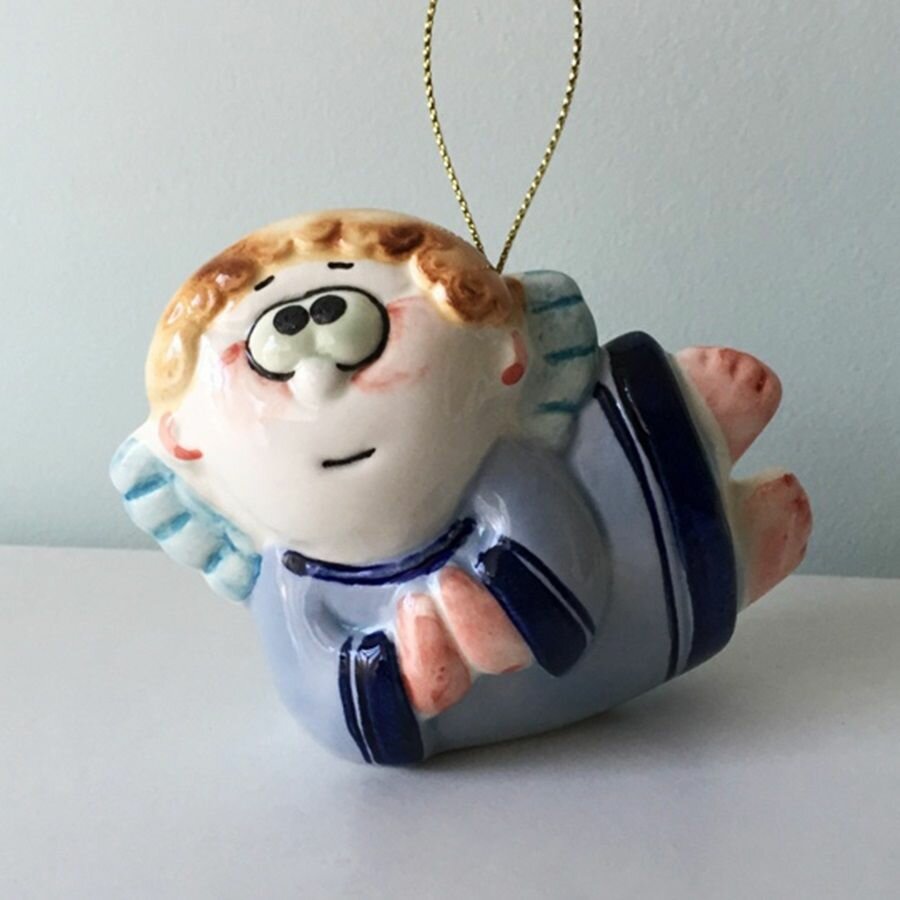 Фаянсовая ёлочная игрушка Ангелок летящий