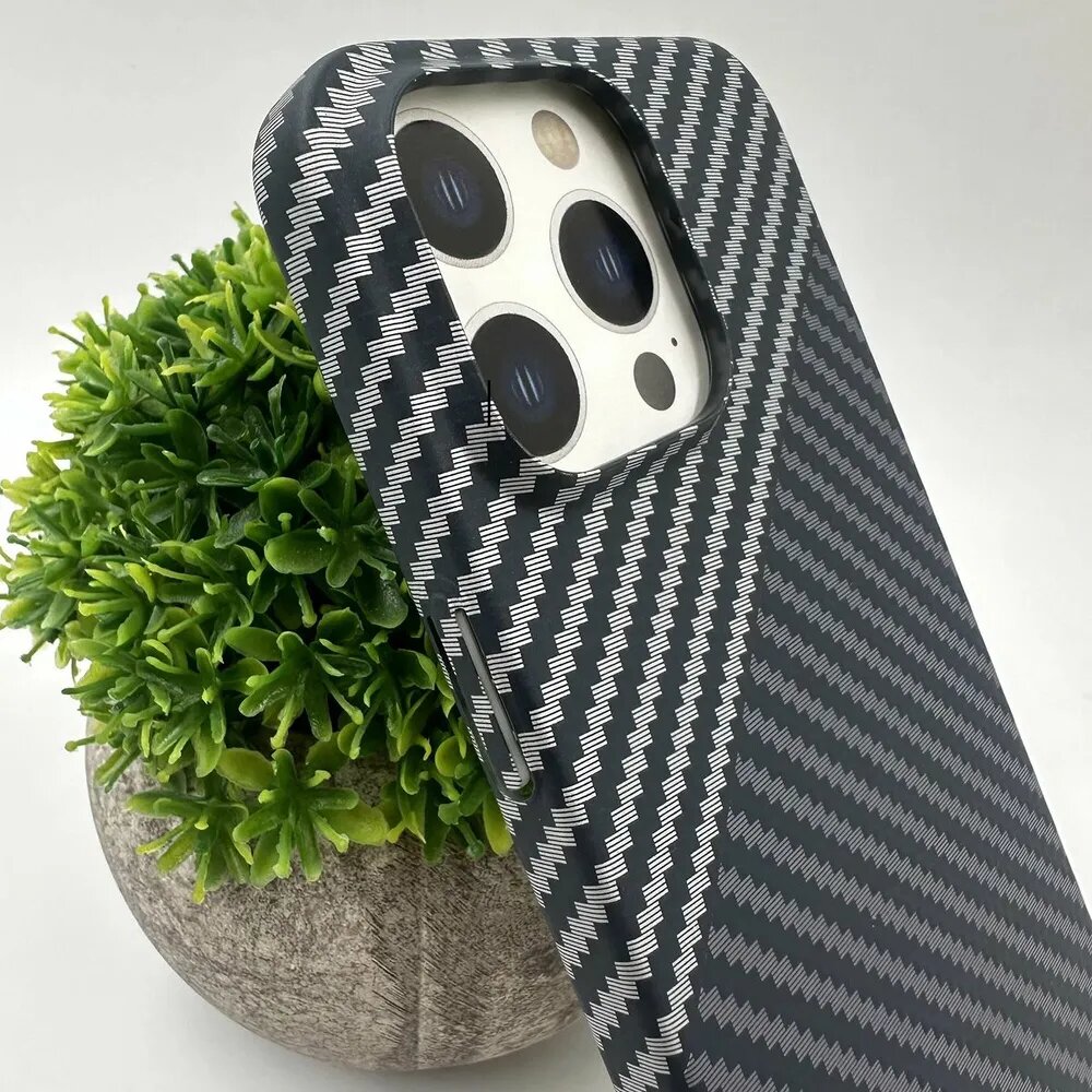 Чехол оригиналный , карбоновый, для iPhone 15 pro Max золотистый — фото 1