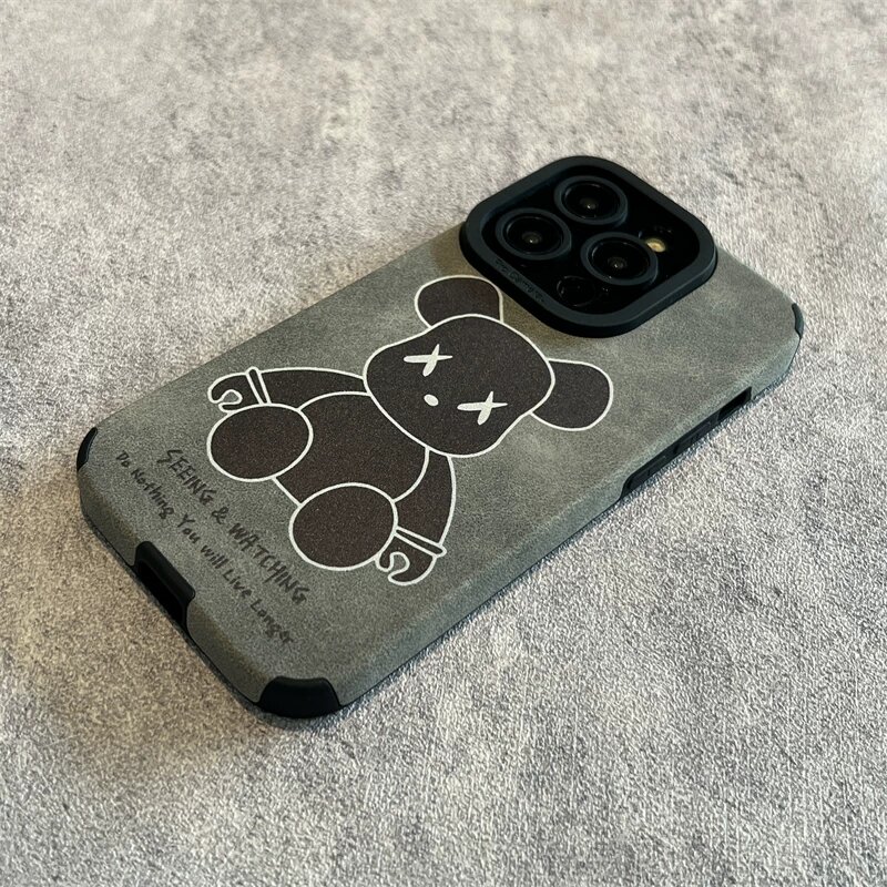 Чехол для iPhone 14 Pro Max из овчины с узором нарисованного медведя - черный