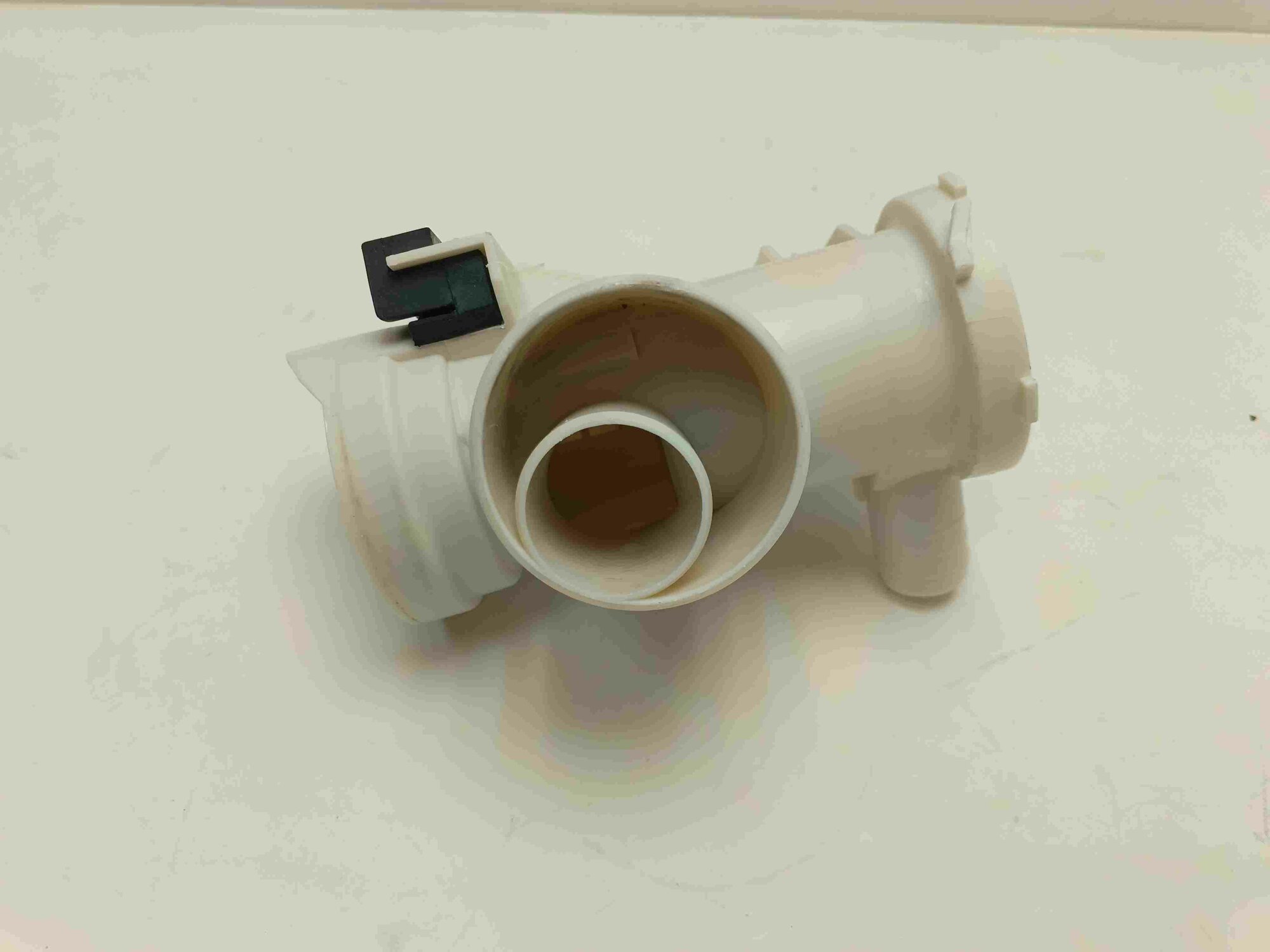 LS60840L кт224 Улитка сливного насоса для стиральной машины AEG LS60840L б/у