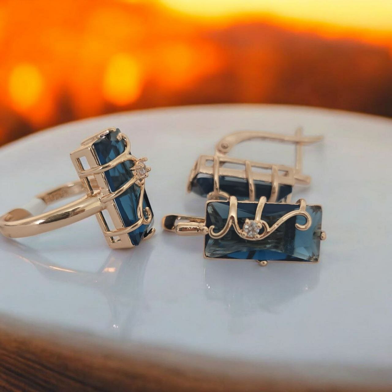 Комплект бижутерии: кольцо, серьги, финифть, азурит