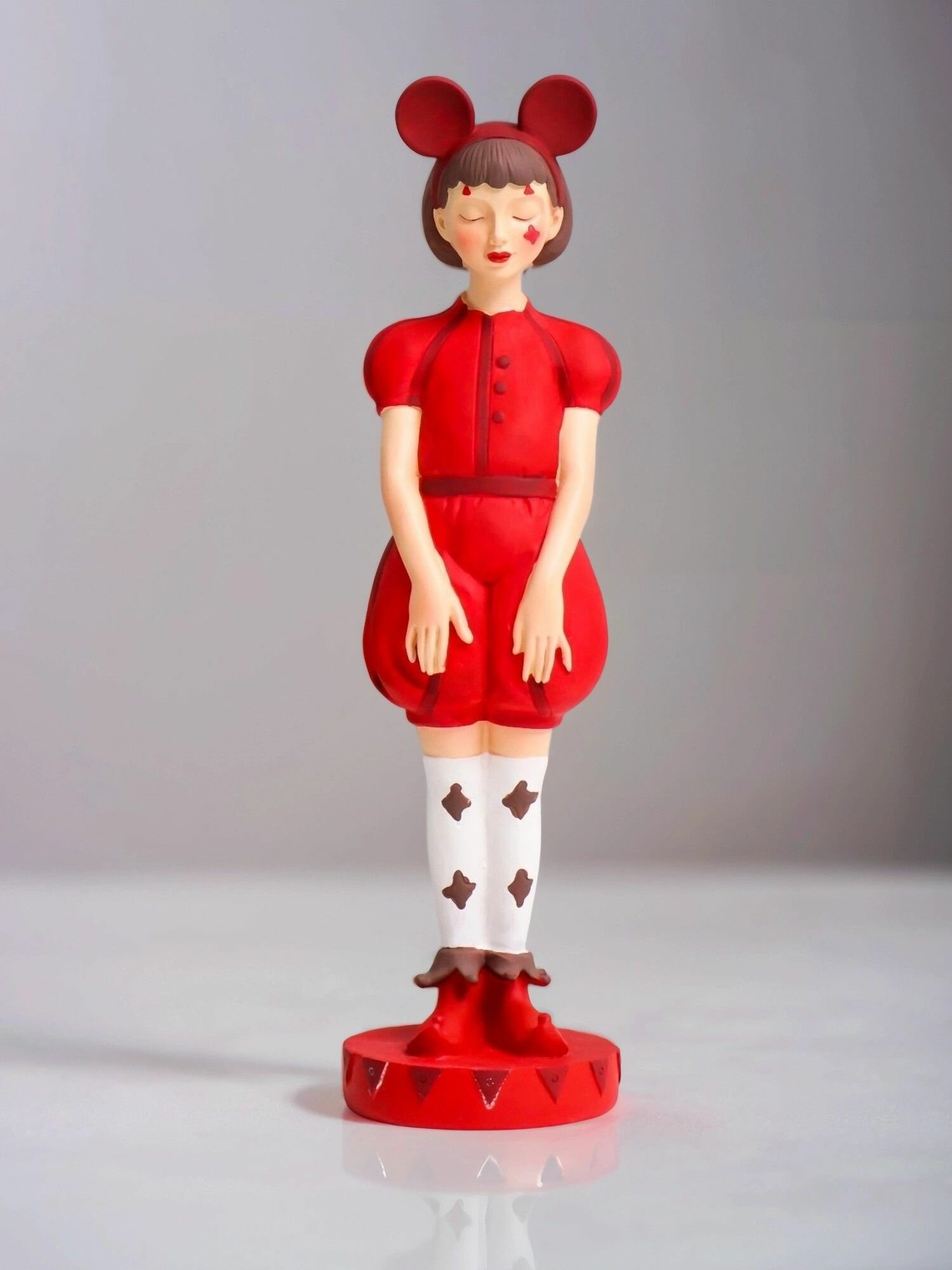 Статуэтка "Принцесса цирка", размер 28*7,5*7,5 см, полистоун, цвет красный