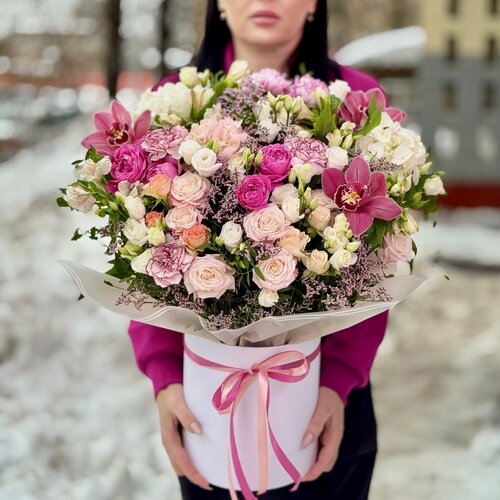 Изображение товара Мега коробка ОкЦветОк "XXL", свежие цветы, 15 сортов, в шляпной коробке, 40см