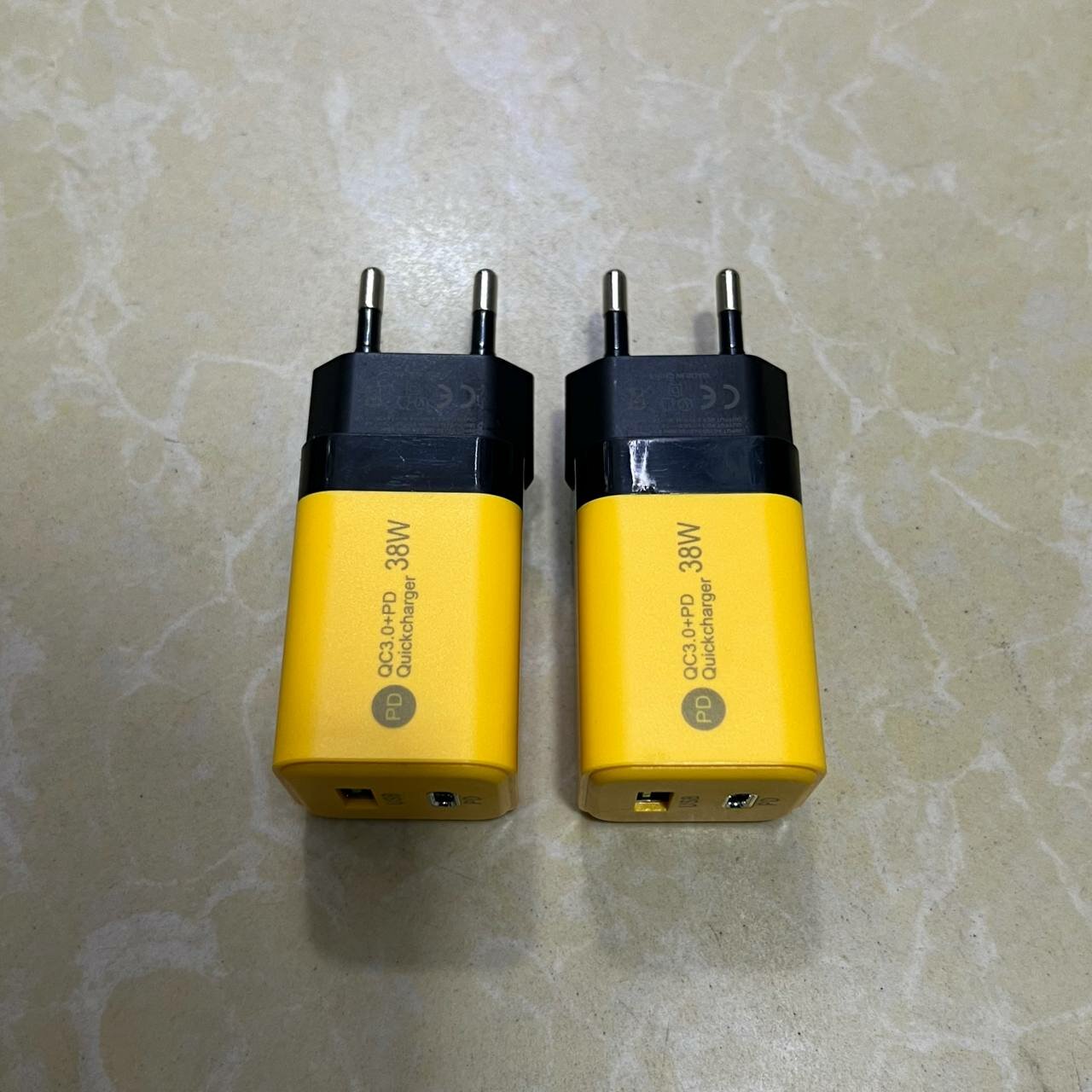 Сетевое зарядное устройство 38W, USB-C PD + USB-A QC 3.0, быстрая зарядка, жёлтое