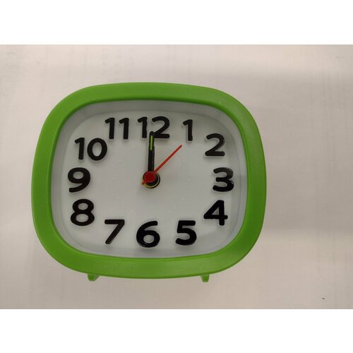 Будильник кварцевый настольный на батарейке овальный 500₽