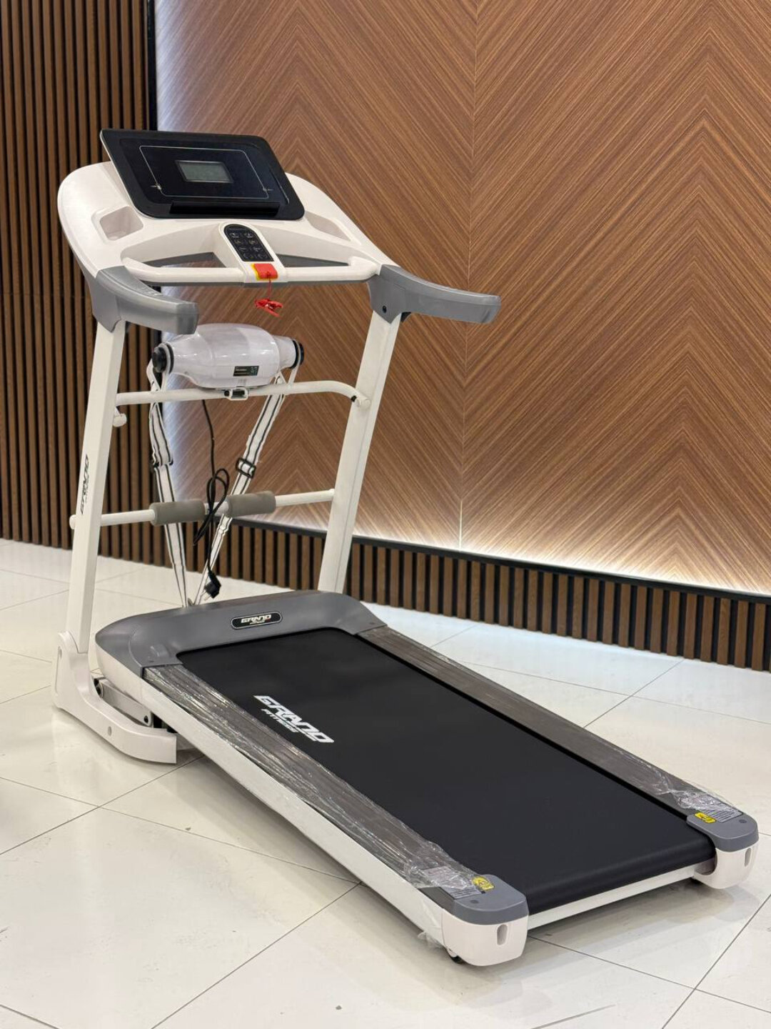 Беговая дорожка Grand Fitness 550, 3.5 HP, до 130 кг, 16 км/ч, уклон 18