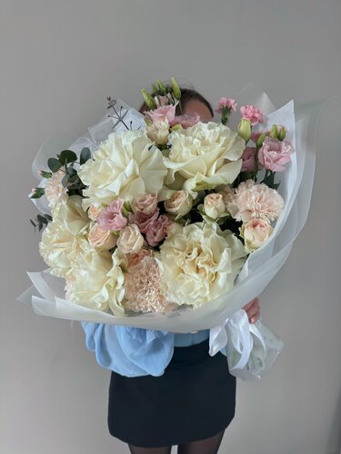 Изображение товара Объемный Авторский букет из эустомы и французских белых роз ( живые цветы)