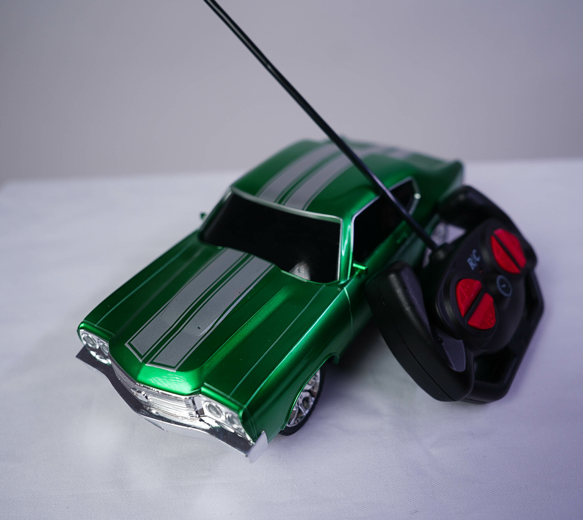 Машинка игрушка 1970 Dodge Charger R/T металлическая 1:32 с звуковыми и световыми эффектами