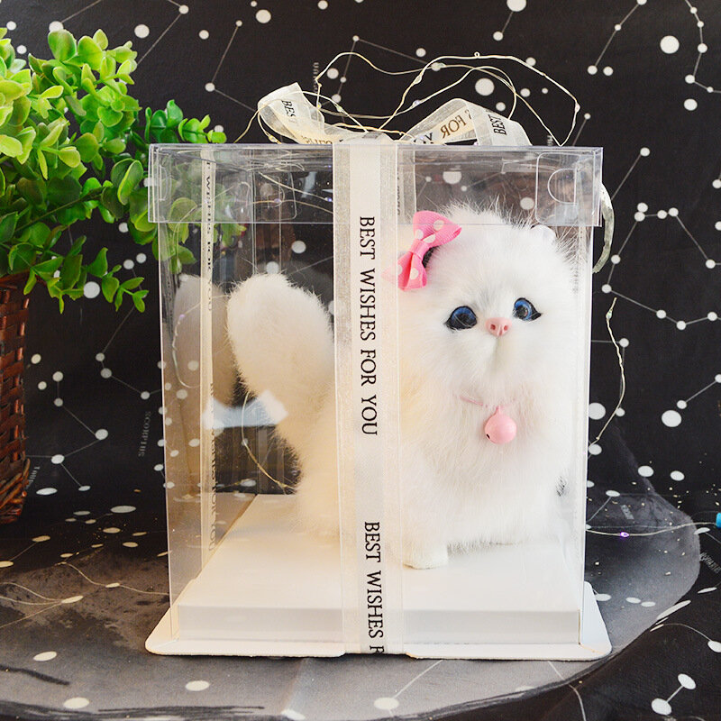 Плюшевая игрушка-кошка с белой головой из натурального меха в прозрачной коробке, мягкая и уютная, идеальный подарок