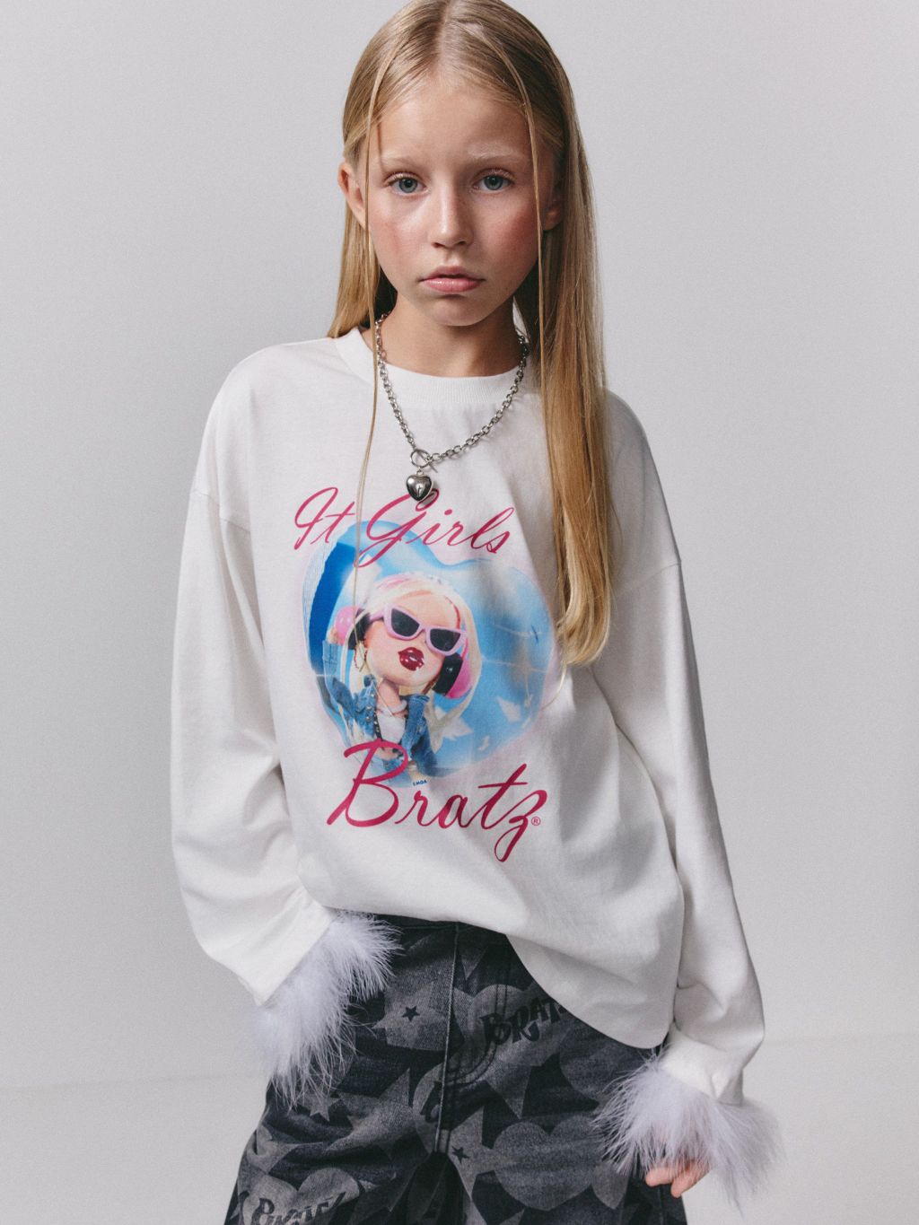 Лонгслив Sela оверсайз подростковый с перьями SELA × BRATZ