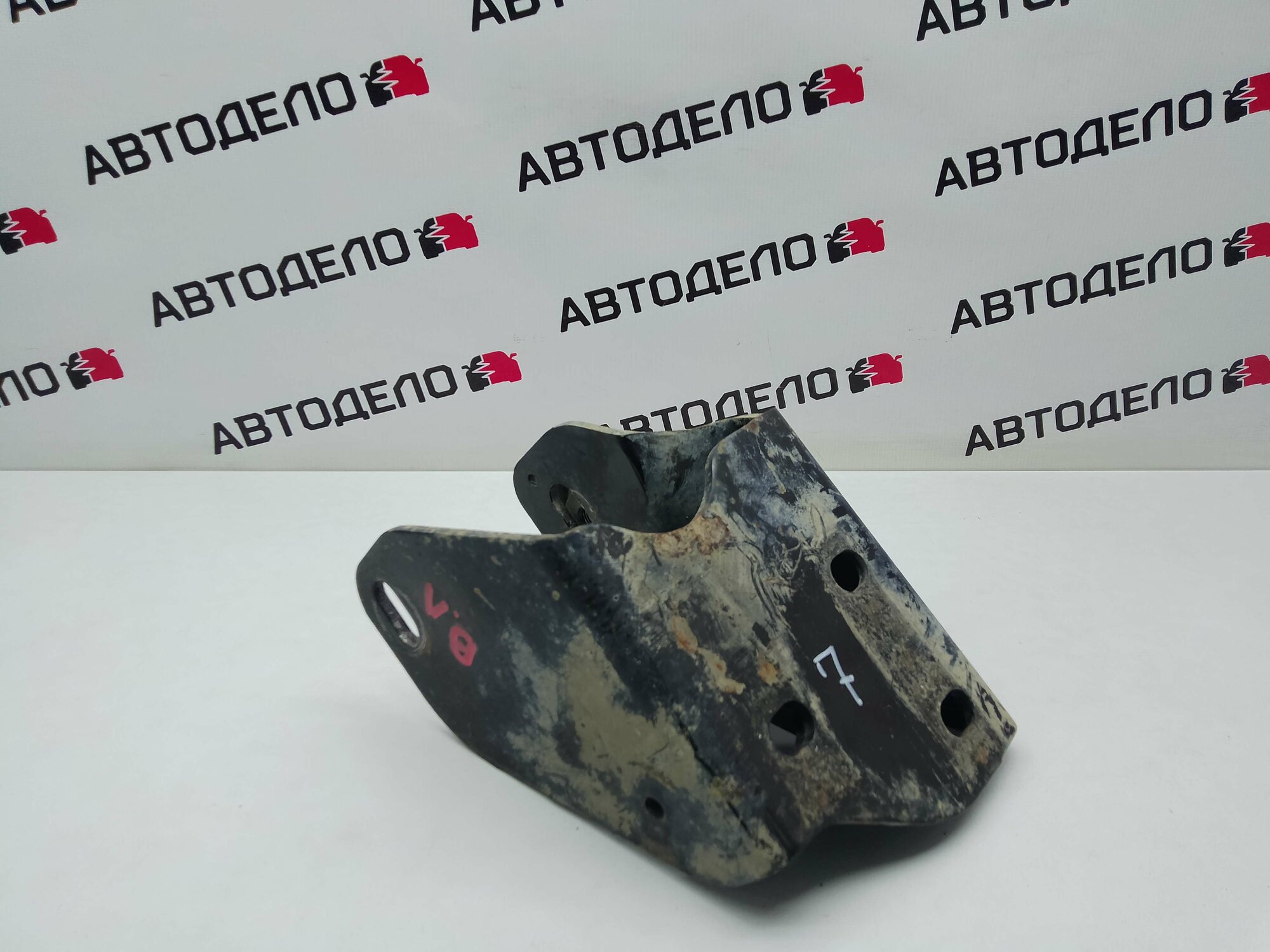Кронштейн МКПП Mazda 323 F 2000 г