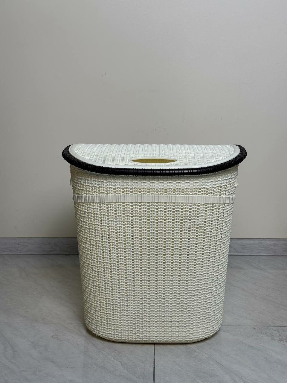 Корзина для хранения белья с крышкой 45 литров, созданная для поддержания порядка в доме. — фото 1