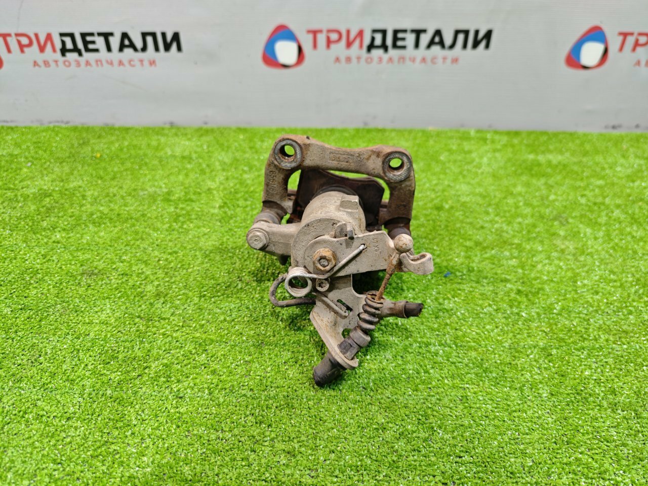 Суппорт тормозной Skoda Octavia 1.6 BSE 2010 задн. лев. (б/у)