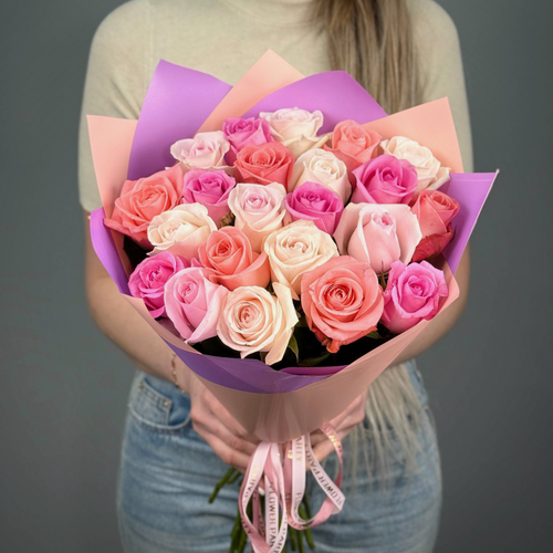 Изображение товара Букет из роз Любовное конфети в стильной упаковке. «365 Поводов» - живые цветы с доставкой