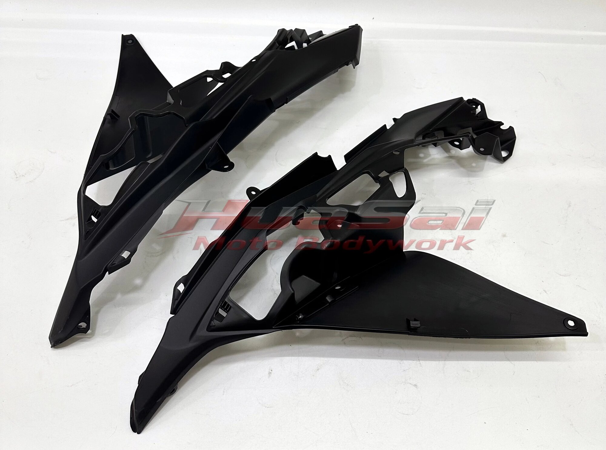 Для мотоцикла Kawasaki Ninja 650 2020-2023: Комплект декоративных панелей из черного ABS-пластика для внутренней облицовки боковой части бака