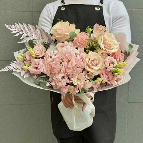 Изображение товара Букет Rybe-Flowers, с французскими розами, эустомой, диантусами и альстромериями