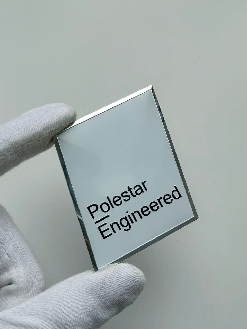 Алюминиевая наклейка 55*43 мм. Volvo Polestar Engineered эмблема наклейка на авто Вольво 1 шт.