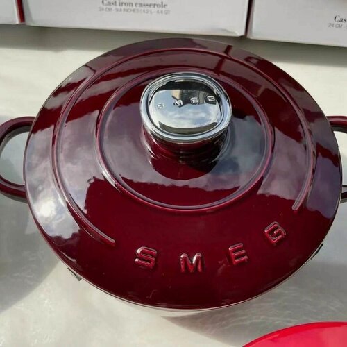 Изображение товара Кастрюля Smeg, чугунная, бордовая, с антипригарным покрытием, 4.2 л
