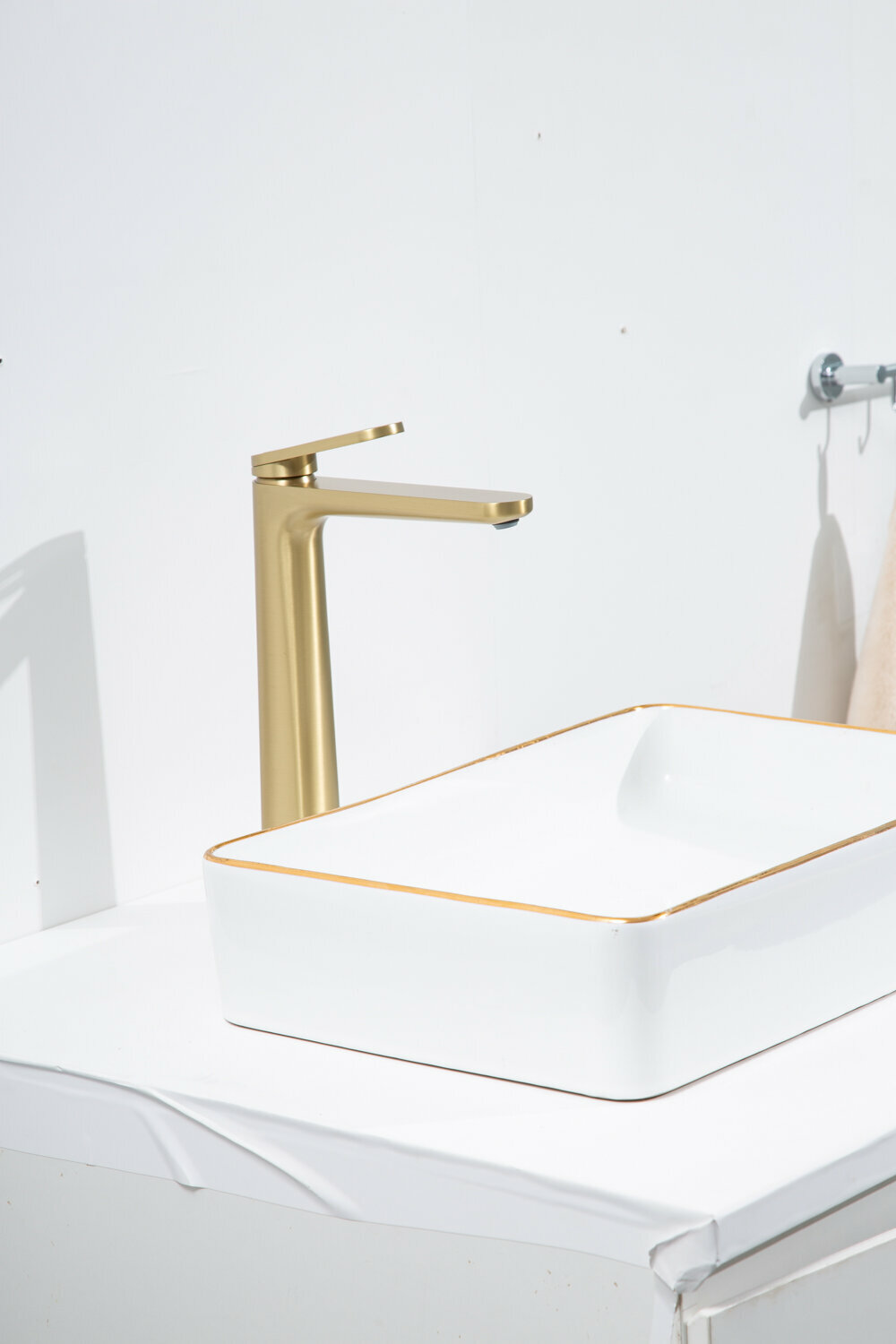 Смеситель для раковины высокий Gappo G27 G1027-23 латунь, цвет сатин золотой