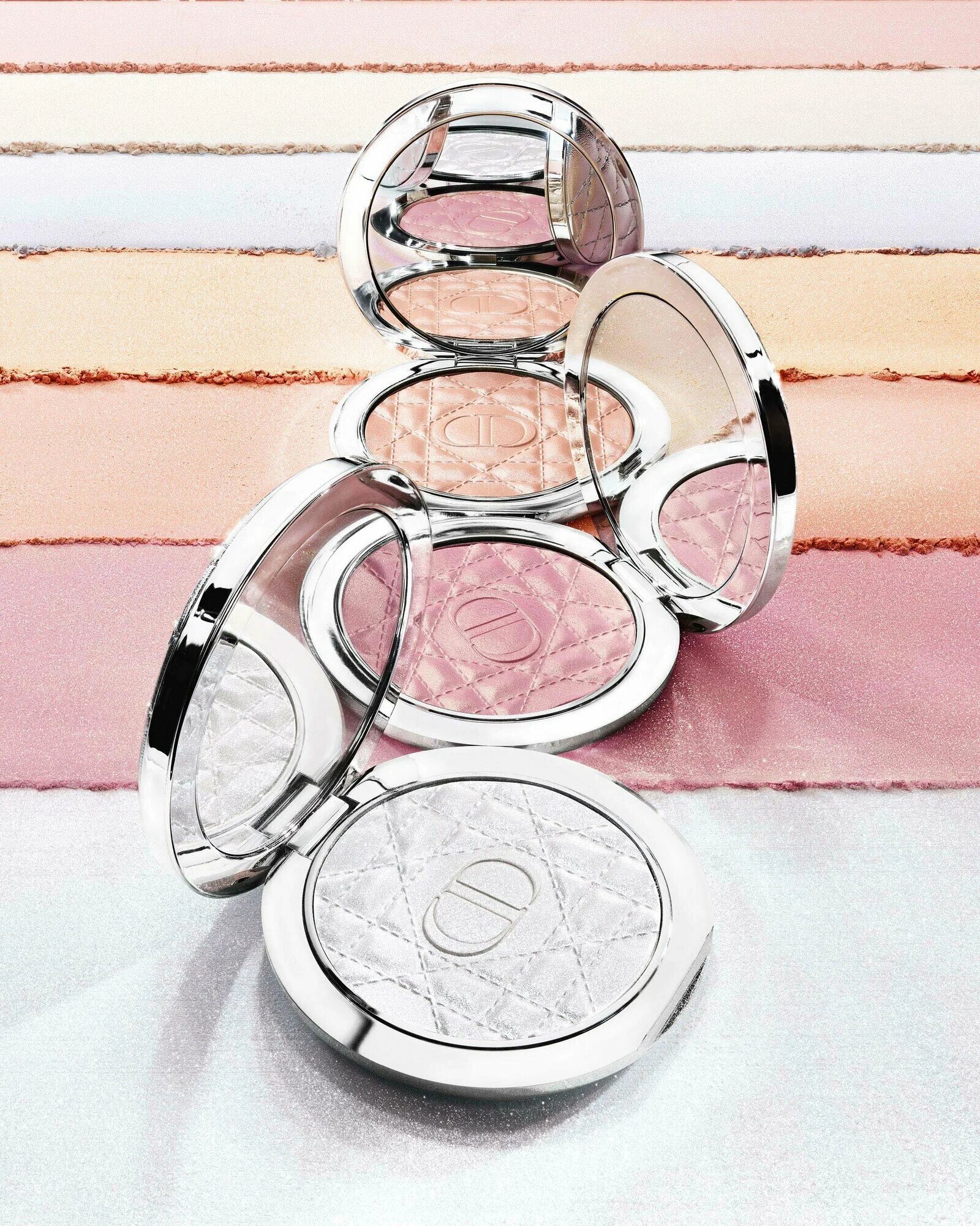 Dior Хайлайтер Forever Glow Luminizer Silky, 01 Nude Halo, 6 г — утончённое сияние и мягкий свет на вашей коже