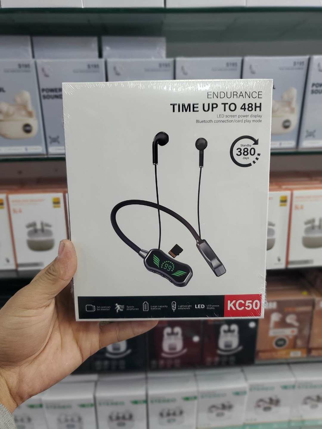 Беспроводные Bluetooth-наушники KC50 с LED-дисплеем и автономностью до 48 часов.