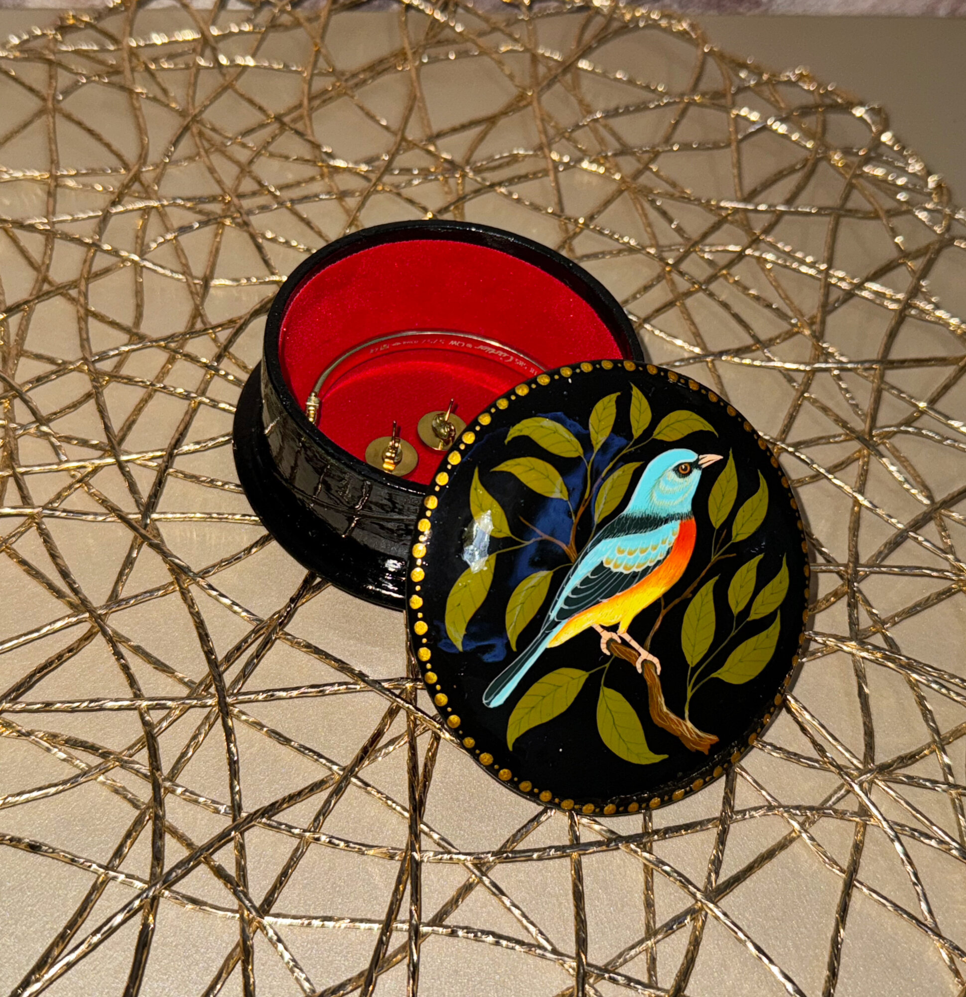 Шкатулка-комод "Птица среди листвы", дерево, ручная работа, 9х9х3 см