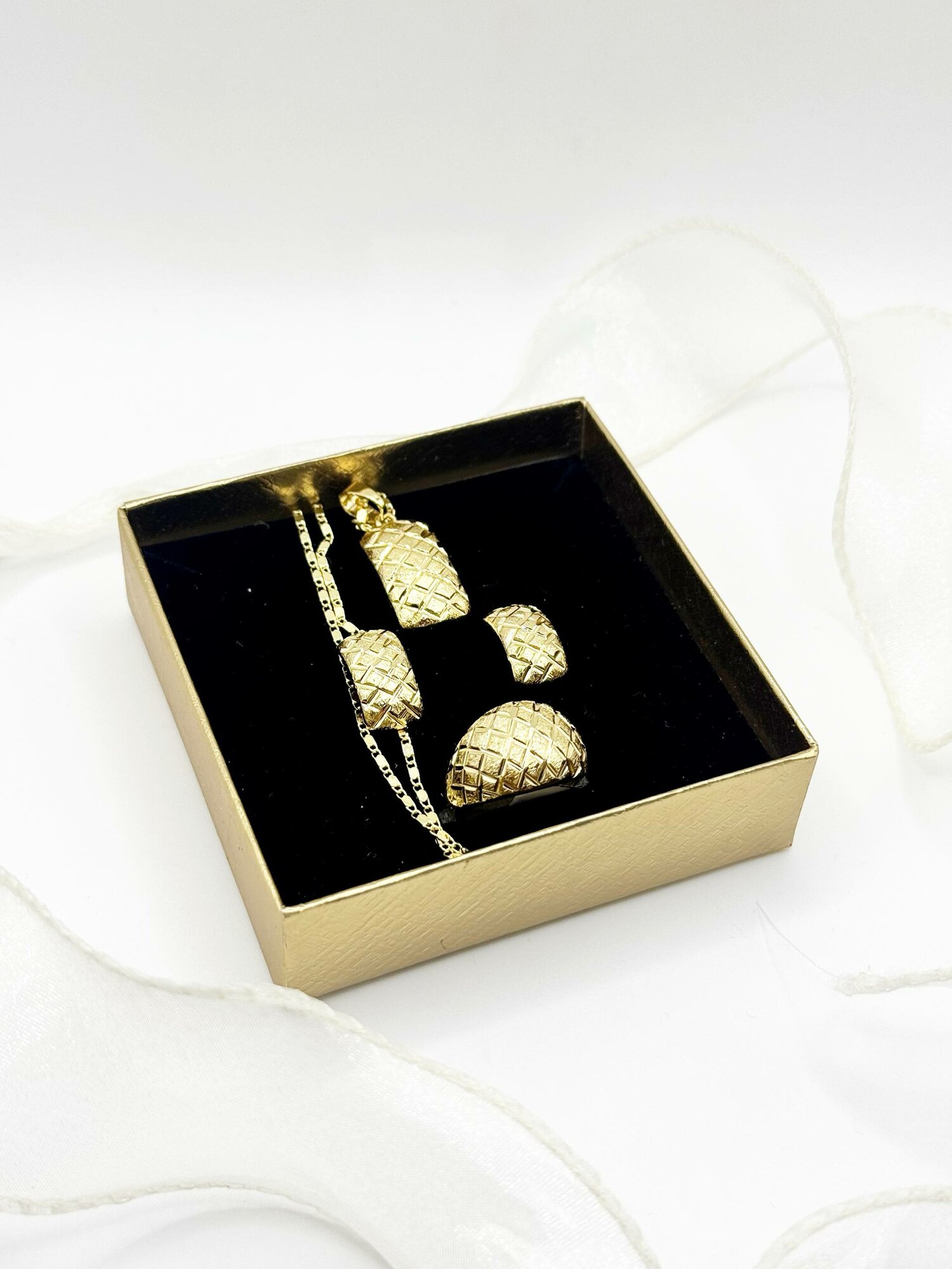 Комплект бижутерии: колье, кольцо, серьги, цепь