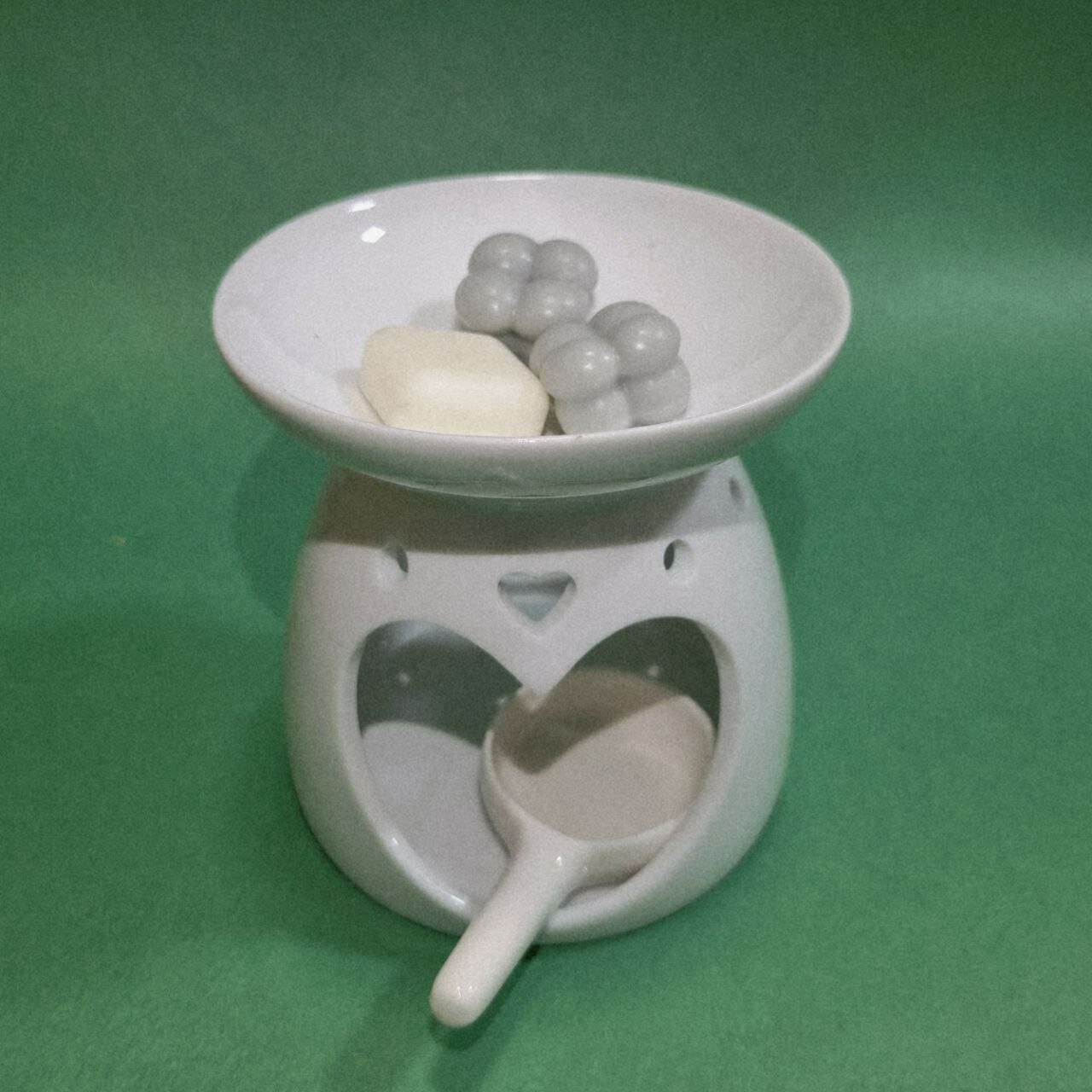 Klassik oq rangdagi seramika aromali chiroq — фото 1