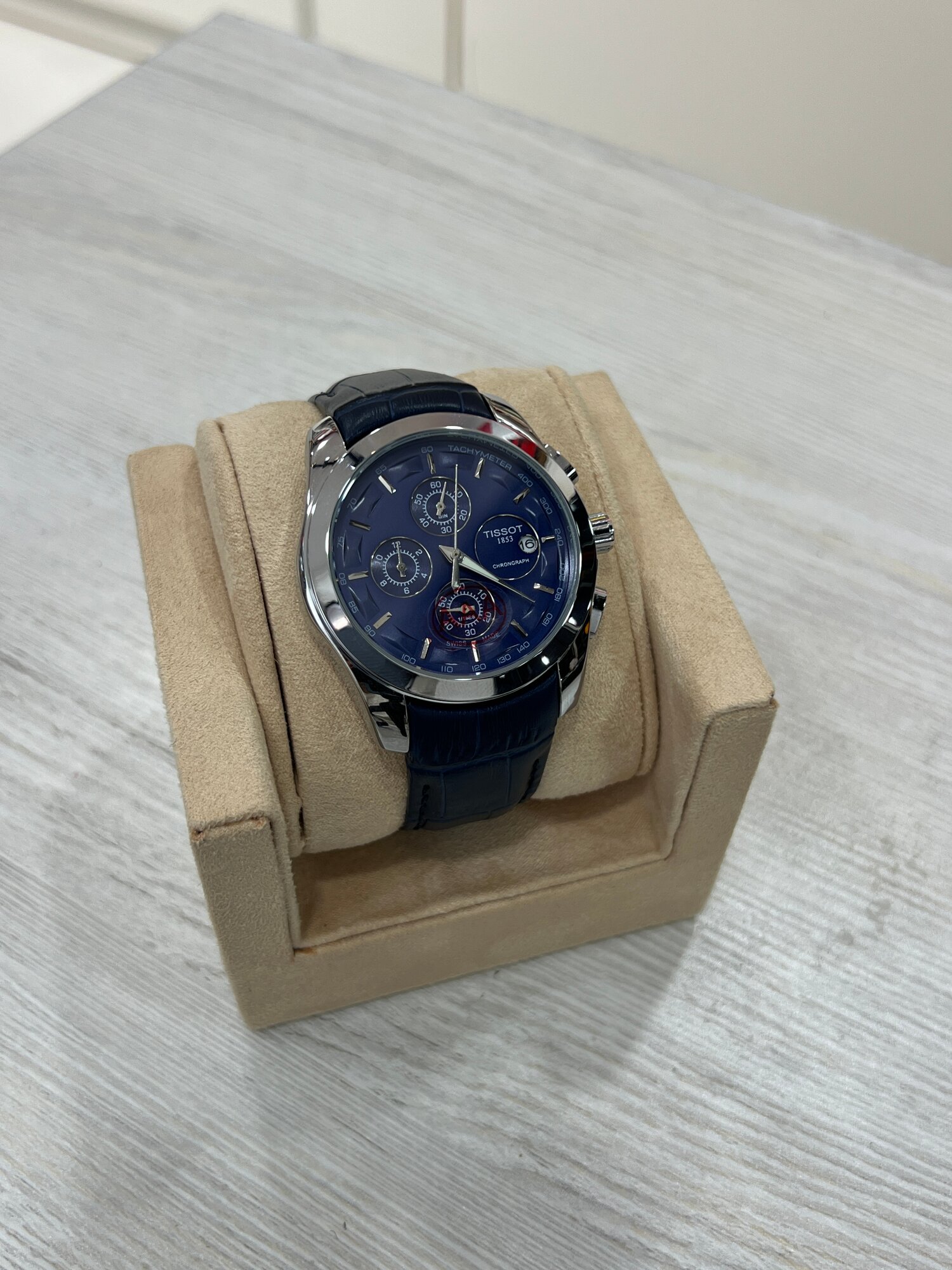 Наручные часы TISSOT, серый