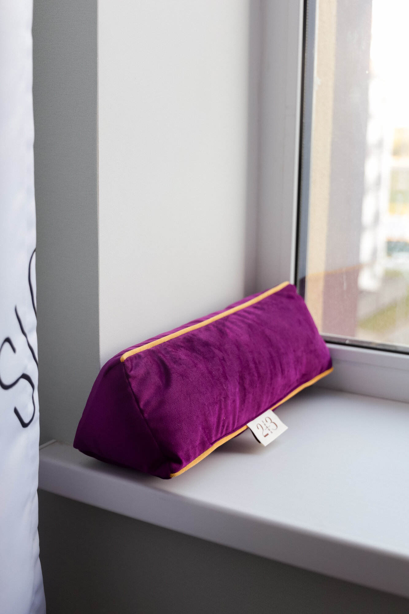 Подушка 14х40 антисквозняк, с кантом, бархат фиолетовый, 23 Линия