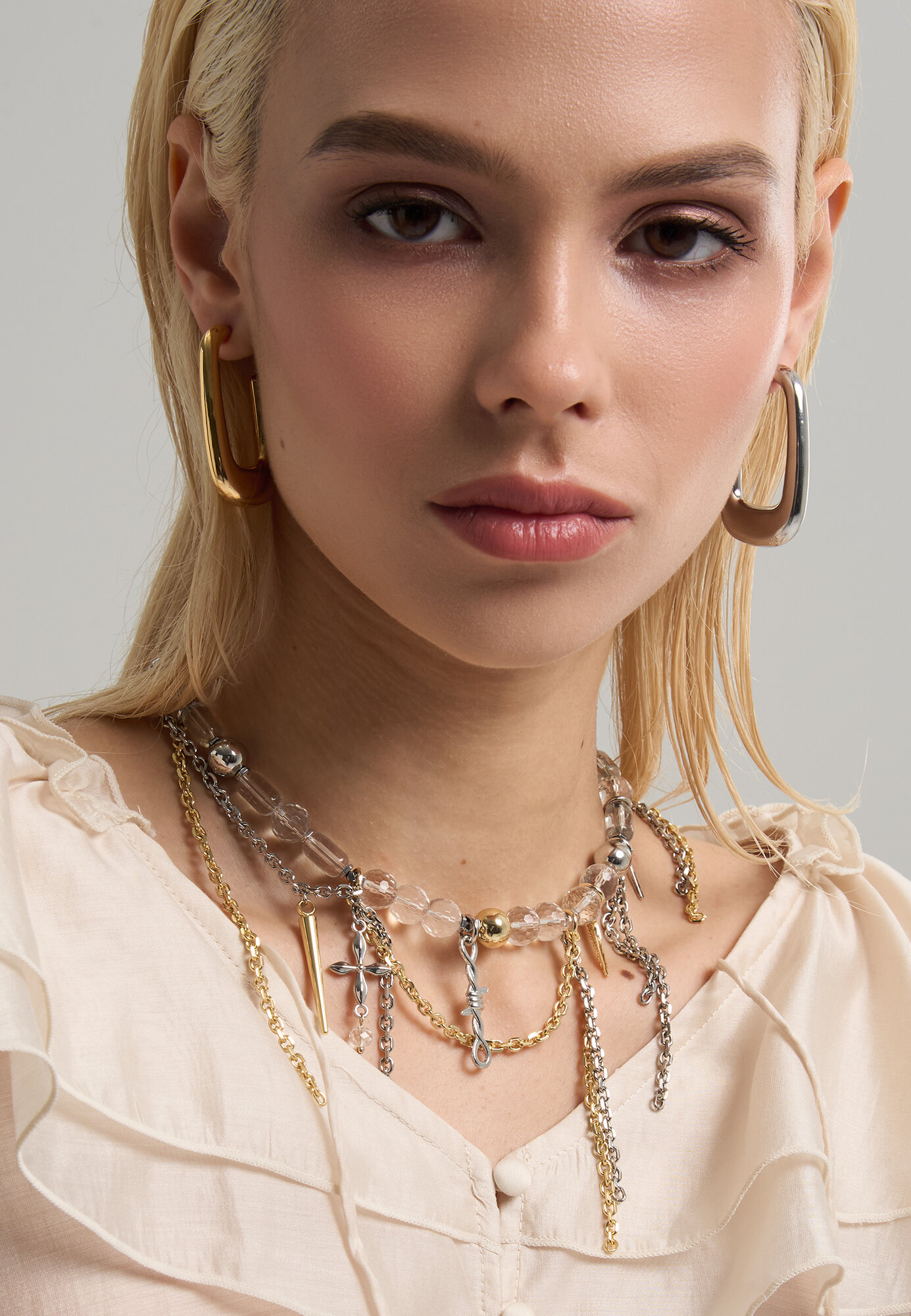 Колье YAROSLAVNA, хрусталь, гематит, длина 41 см, серебряный, золотой — фото 1