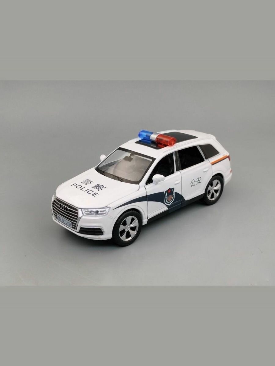 Металлическая инерционная машинка Audi Q7 полиция 1:32 ( 17 см) со светом и звуком.